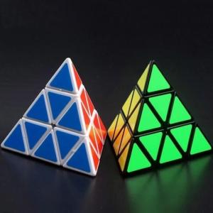 LeTriangleMouvant_casse-tete-pyramide-triangle-puzzle-type-cube-de-r.jpg