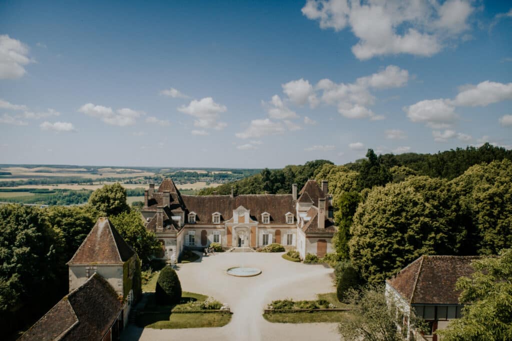Château du Feÿ cour d'entrée