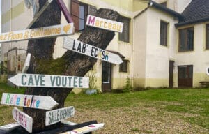 Panneaux indicateurs du Château de Montlaville