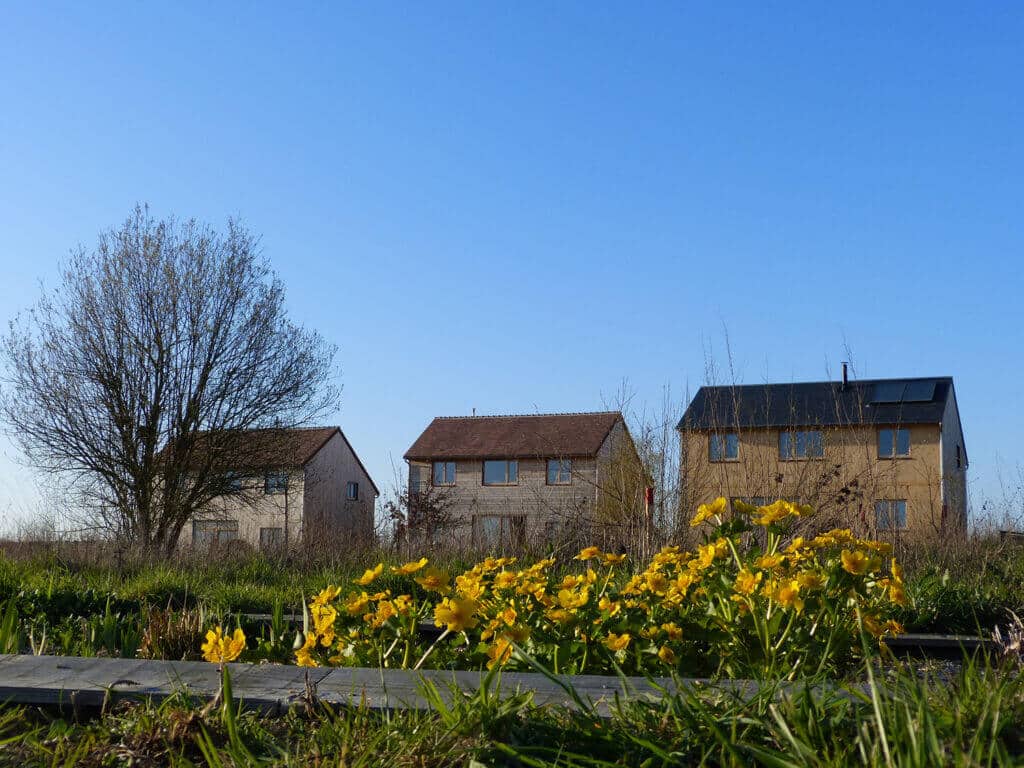 3 maisons sorties de terre