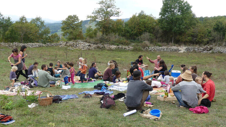 Le collectif de Terr'Azïl est dans le pré