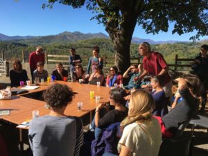 A table sur la terrasse