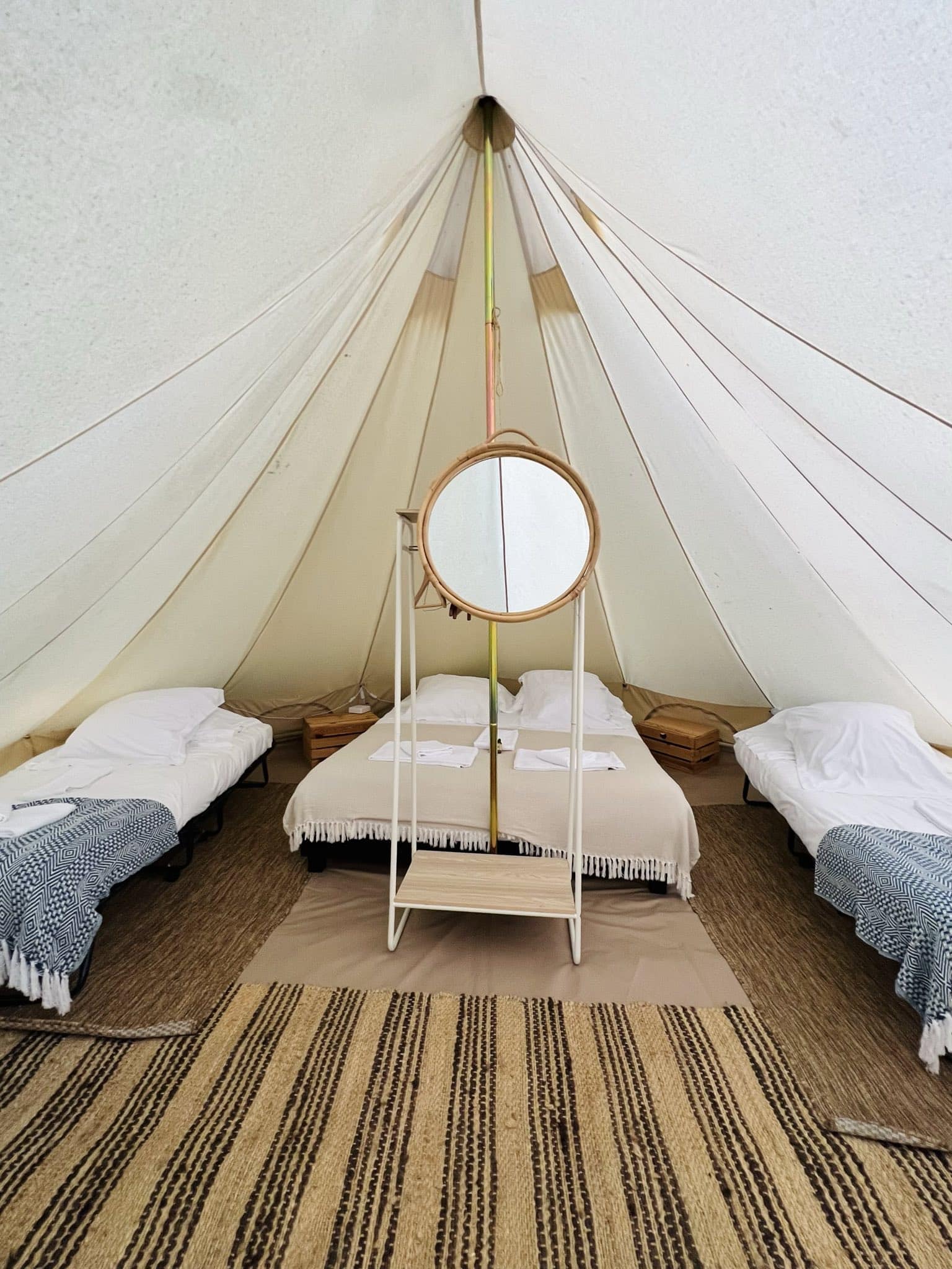 Tentes glamping aménagées au Festival Oasis