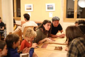 Parmi les investisseurs, Alexandre, animateur de ludothèque, est venu avec ses jeux…