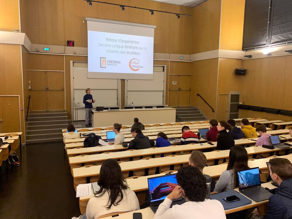 1 volontaire des Chemins de la Transition partage sont expérience à des étudiant·es